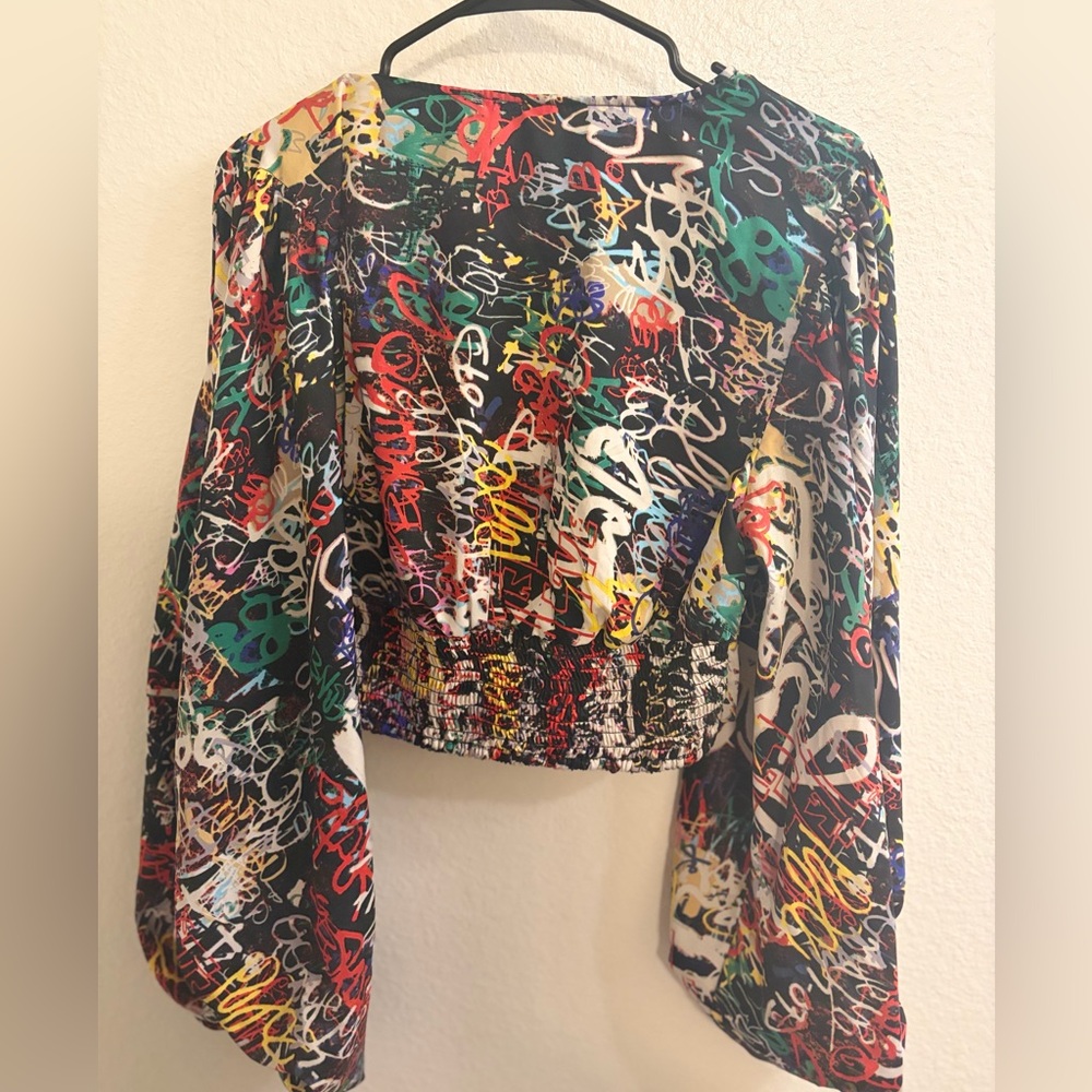 TRUTH NYC Graffiti Print Cropped Blouse Top Long Sleeve Streetwear Size L NWT - Picture 3 of 7